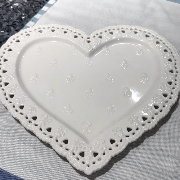 ✨ Vintage Skye McGhie Heart-Shaped Lace Serving Plate – Cottage-Chic Romance! ✨ - Picture 1 of 16